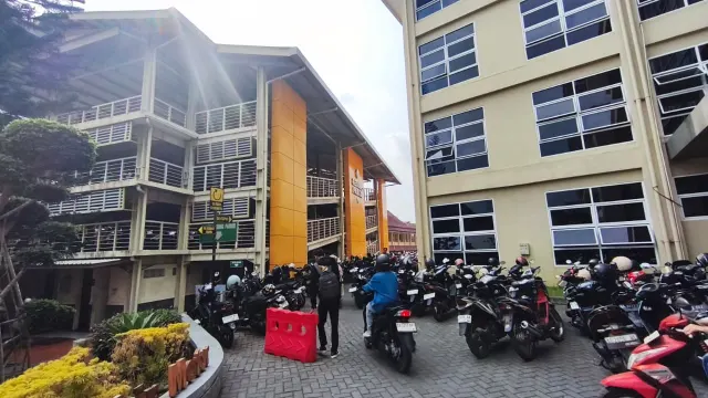 Foto karya Smart Parking FT Untidar